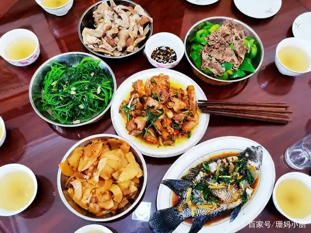 看看南方人的生日家宴,6菜1汤,不铺张不浪费,荤素搭配,10个人分量刚刚