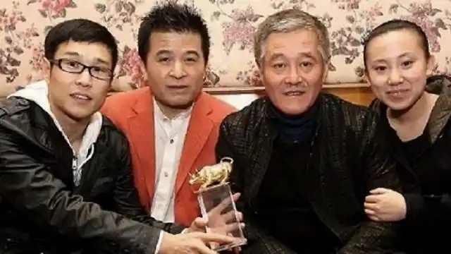 毕福剑参加饭局再被拍只喝茶不饮酒说话依然滔滔不绝