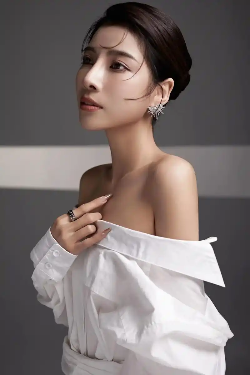 个人写真 #美出高级感 #气质女 - 抖音