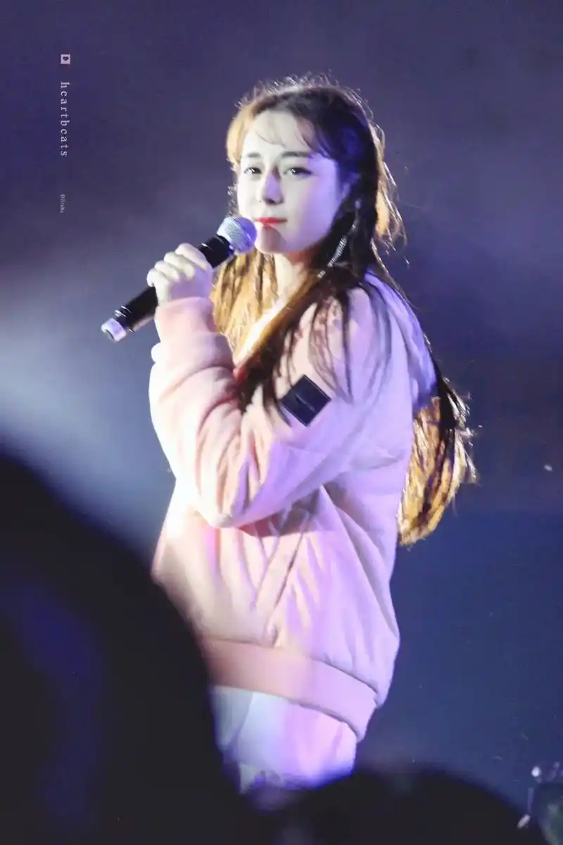 迪丽热巴 从一个默默演戏的小透明走到现在闪闪发光的大明星, - 抖音