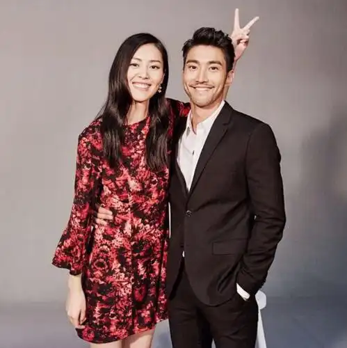 刘雯与崔始源拍摄内地真人骚一度传出绯闻,也令刘雯人气更为火红.