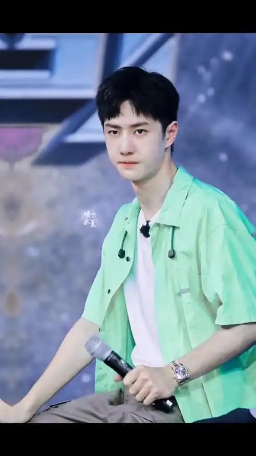 王一博#总要去趟洛阳吧,看看曾经有过他身影的二十三中,逛他走过的