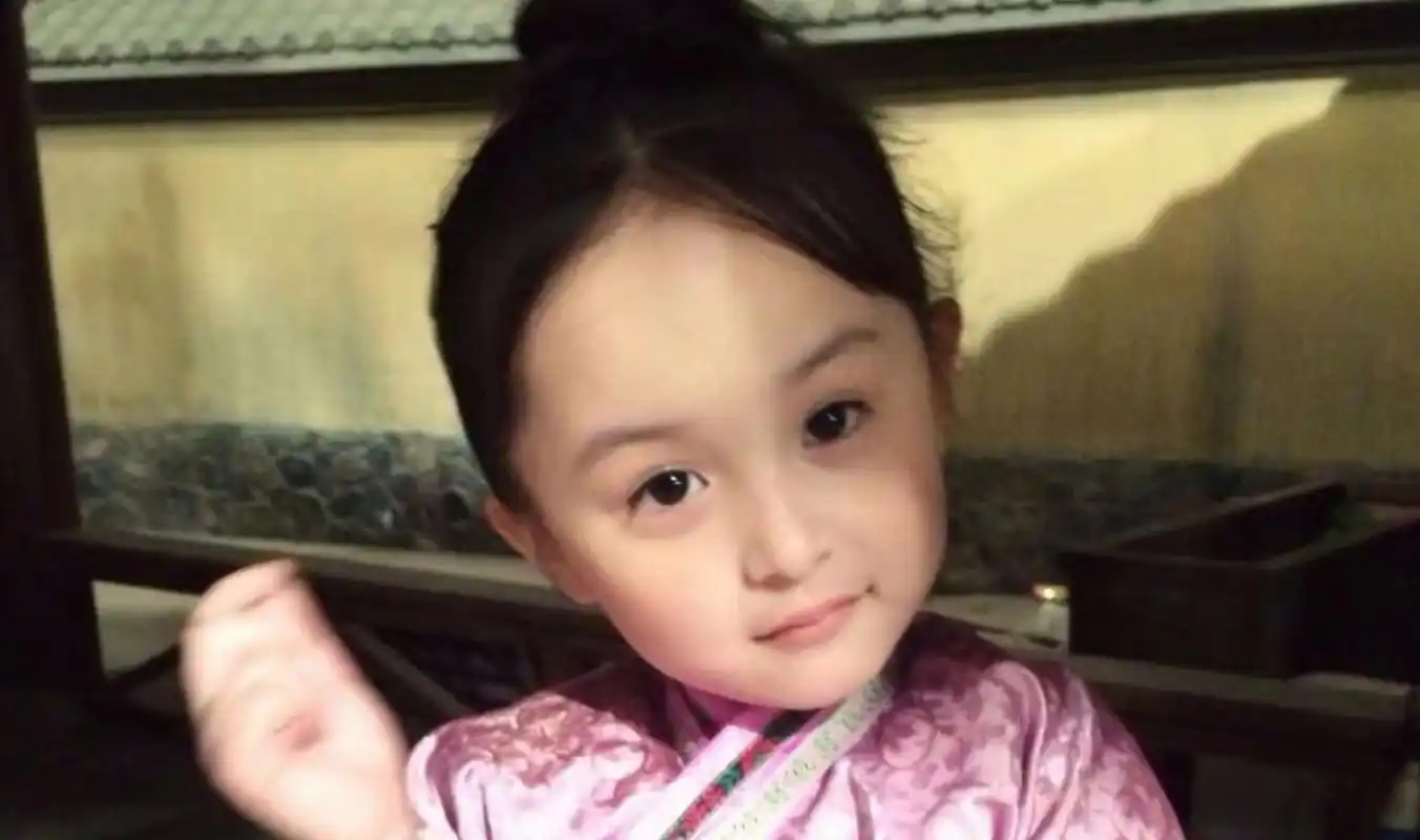小芈月的饰演者刘楚恬,09年出生,现在已经13岁过半,小小年纪坐拥百万