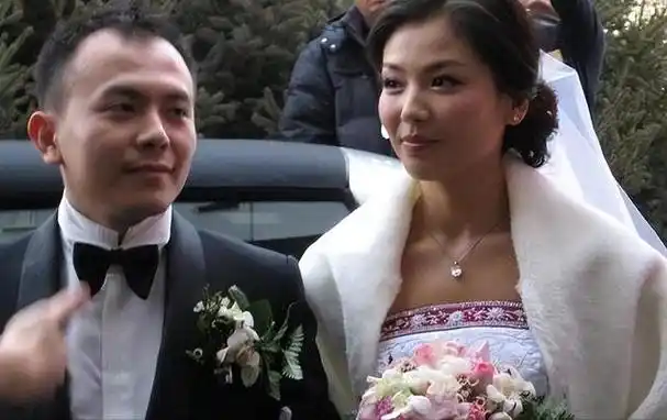 好景不长婚后不久王珂遭遇事业危机,好在刘涛是个有情有义的人,在丈夫