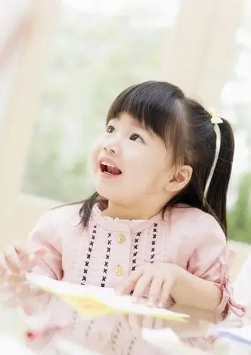 可爱的小女孩图片