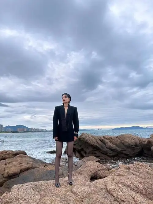 李斯丹妮海边生图状态##李斯丹妮海边露腿生图