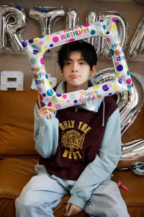 翟潇闻超话#翟潇闻肆意生长的廿四岁#再次祝小寿星@翟潇闻生日快乐!