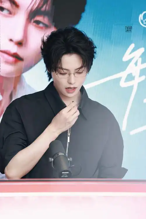 肖宇梁超话#berrything莓事甜分制造官肖宇梁#  240