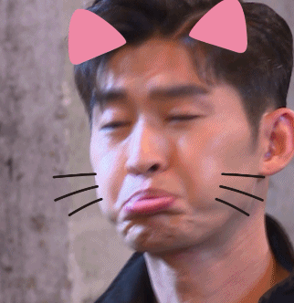 这嘟嘴卖萌的样子,无辜可爱的眼神,哪里还是平时的张翰?