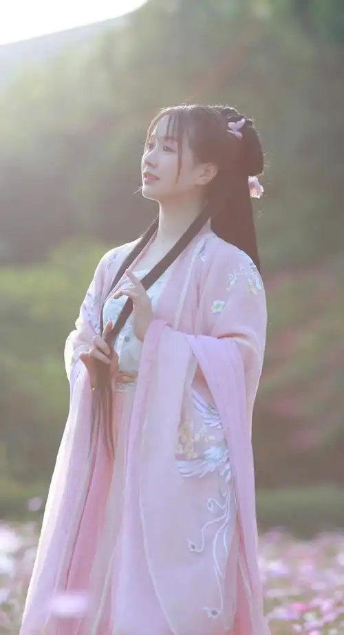 古装粉色仙女长裙图片-美女壁纸 - 壁纸之家