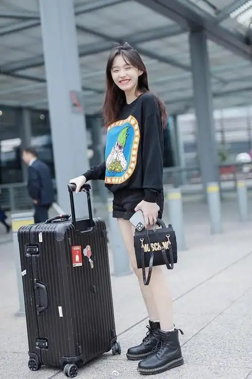 10.28 林允(机场街拍)