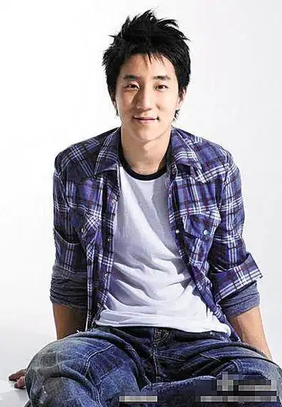 最高人民检察院官方微博通报了陈祖明(艺名:房祖名)涉嫌容留他人吸毒