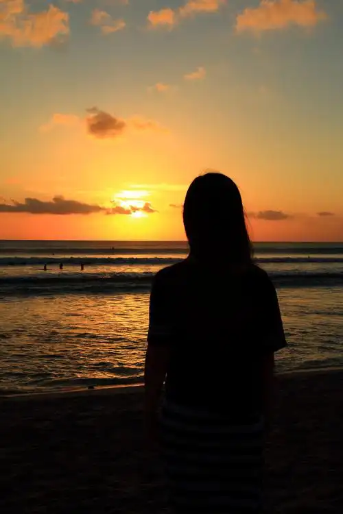 一个打赏的人吧打赏点赞是美德,打赏是鼓励摄于巴厘岛库塔海滩日落时