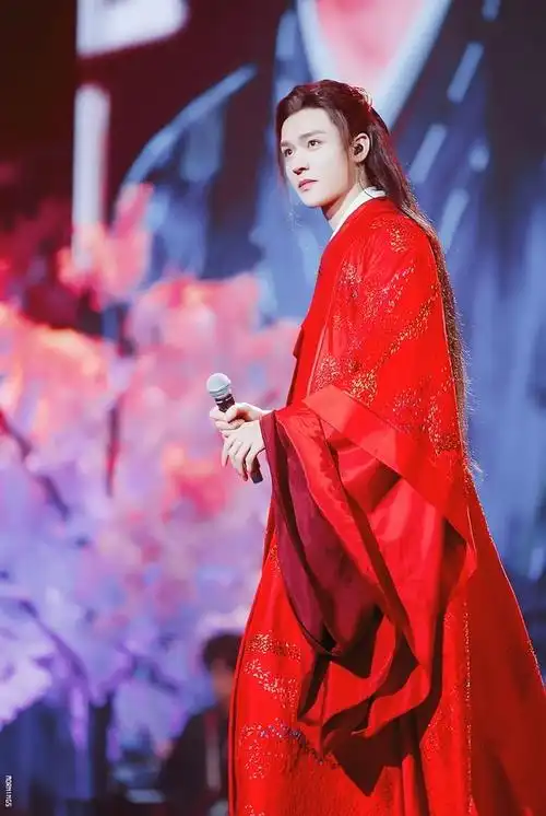 韩广仁的这些衣服吧,龚俊能穿出一个绝代温客行,是因为他:美,大气.