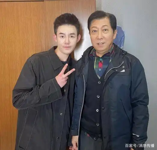 班浩凯与倪大红等共同出演话剧