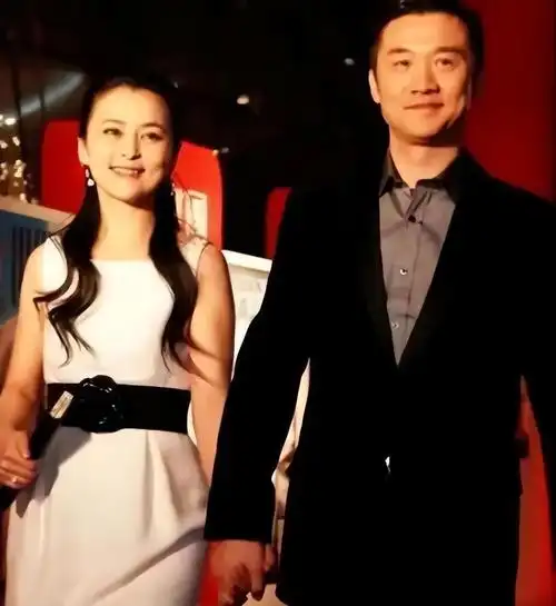 演员许云帆:娶黄志忠前妻何音,和继子处成朋友,结婚至今无子