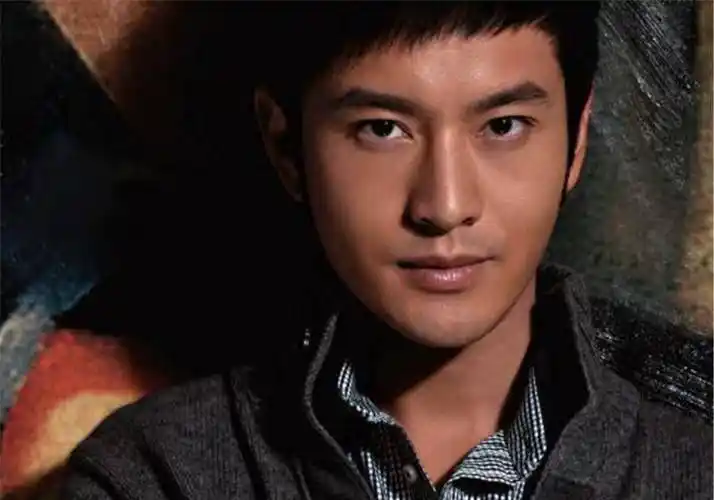 黄晓明"去油"成功,造型绅士面庞清爽,被授予骑士勋章._活动_网友_时候