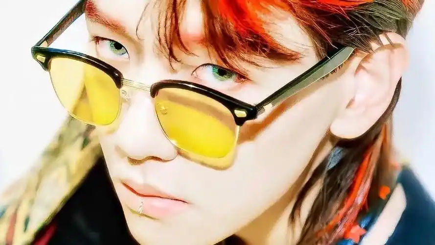 边伯贤|《我们,爱过吗②》看起来高冷的部长实际上偷偷带了三明治给你