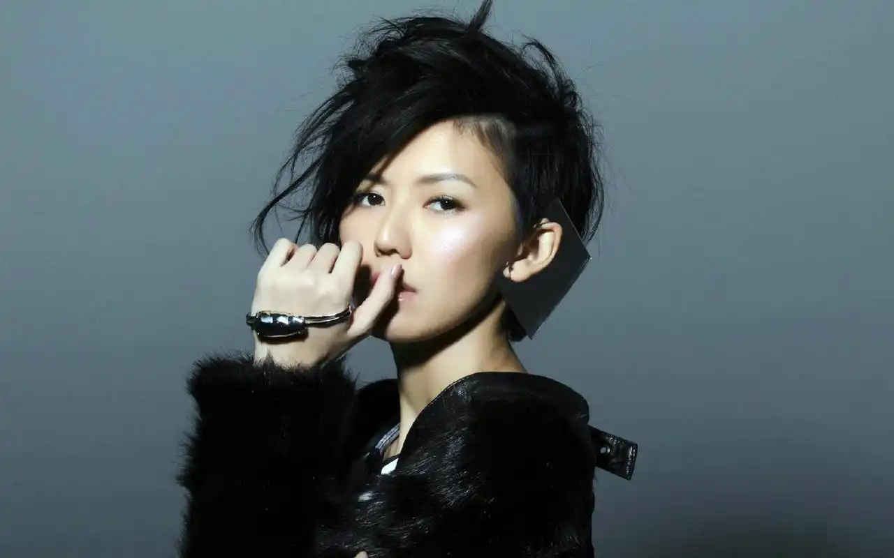 亚洲天后气质女星孙燕姿清纯养眼写真桌面壁纸(二)