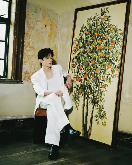 白敬亭工作室|白敬亭壁纸    我自己还蛮喜欢跟自己较劲这点的,稚少