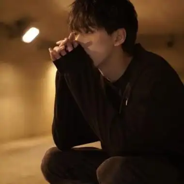 男生头像伤感霸气侧脸头像寂寞的受伤给我的痛也轻微