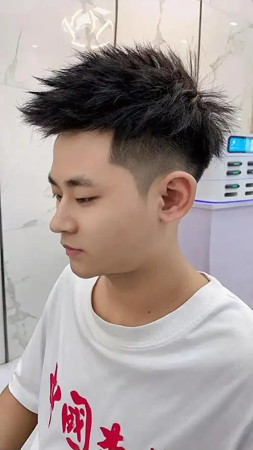 最帅气男发推荐,烫发分头鸡尾头,越剪越时尚