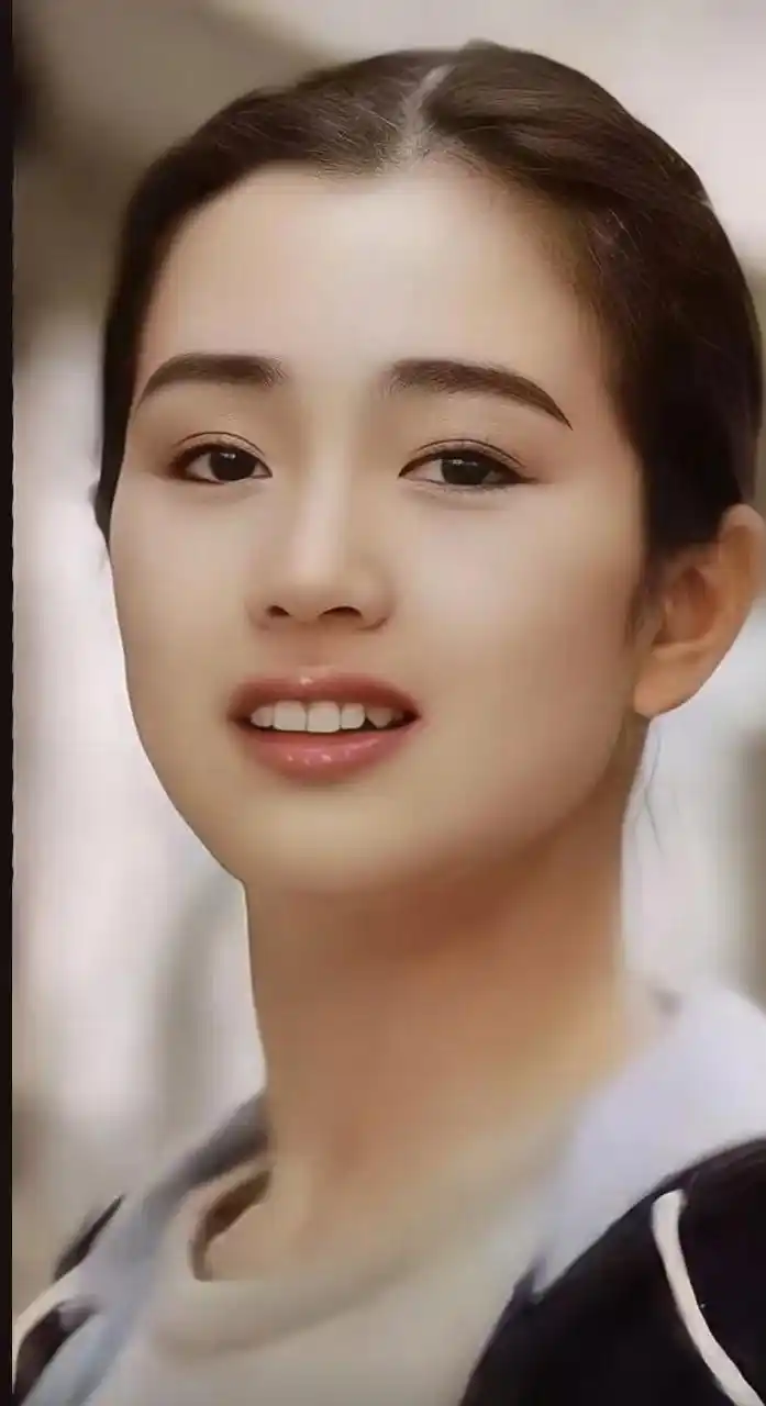 明星生图大赏# 巩俐的一组年轻时候的照片.典雅大方,美到极致