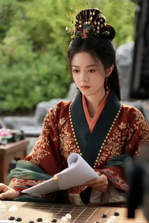 赵今麦这个古装造型好贵气啊