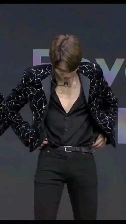 金钟仁金钟仁金钟仁名品身材绝了舞台表现力超棒