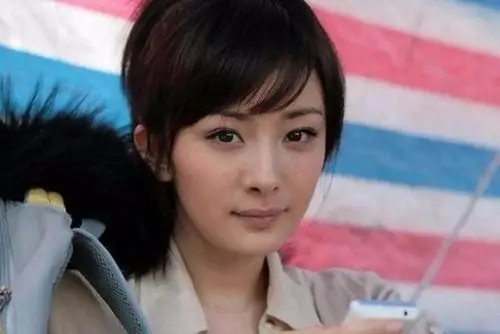 典型鸭蛋脸的杨幂,就算是素颜,还是很美! 金泫雅