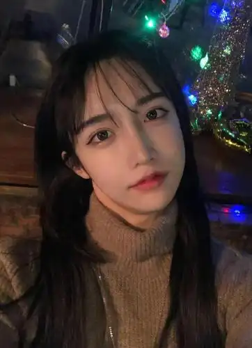 "假女人"艾比晒正脸自拍照,却因一个评论在线怒怼粉丝!