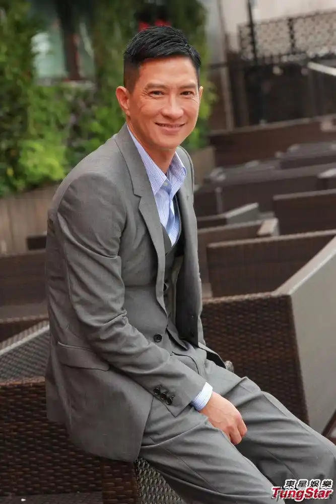 组图:张家辉难忘操练艰辛 与彭于晏亲吻尴尬_高清图集_新浪网