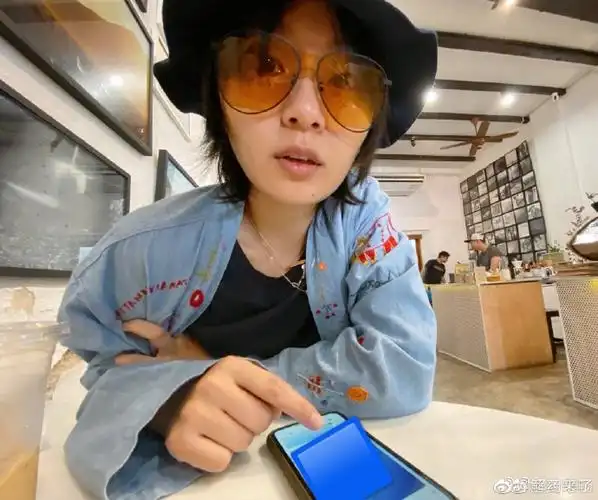 周笔畅素颜自拍