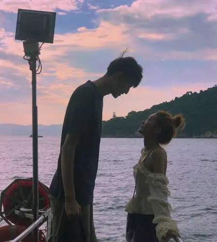 "最萌身高差"情侣火了,男友身高208厘米,满街人都看他们