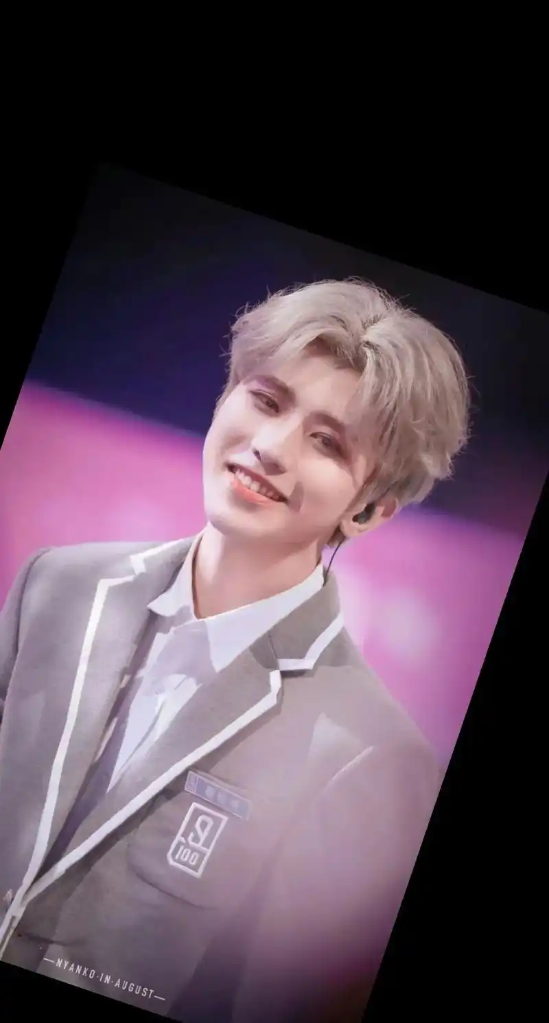 蔡徐坤.看到你漂亮的眼睛能一直笑 也算我幸福的一种#蔡徐坤 - 抖音