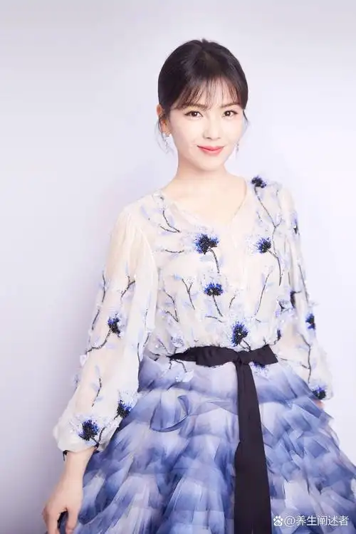 刘涛:影视界的耀眼之星与公益事业的倡导者 刘涛,中国影视界的一颗