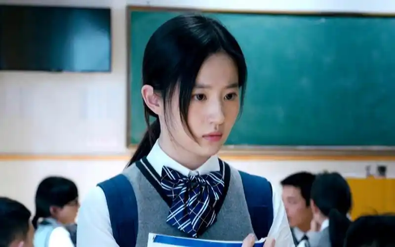 穿上校服的刘亦菲 ,简直就是大家心目中初恋的样子