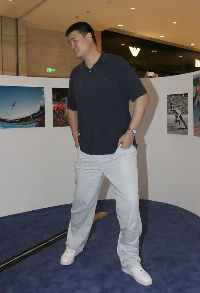 1,易烊千玺平常更喜欢坐高铁而不是飞机,只要行程不匆忙他都会坐高铁