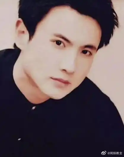 沈腾军艺校草当之无愧,这年轻时候的颜值,说是爱豆我都信