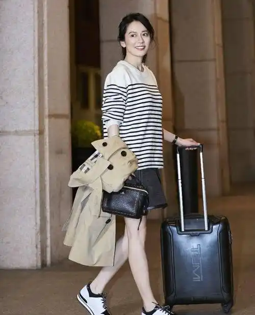 48岁俞飞鸿为何无人娶,当看了她那双腿!网友:换我也不敢娶啊!