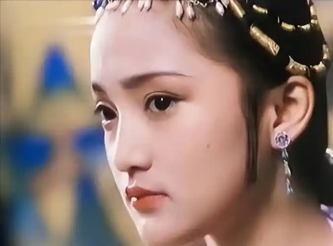 "三金影后"周迅,年轻时清纯动人,为何至今孤身一人?