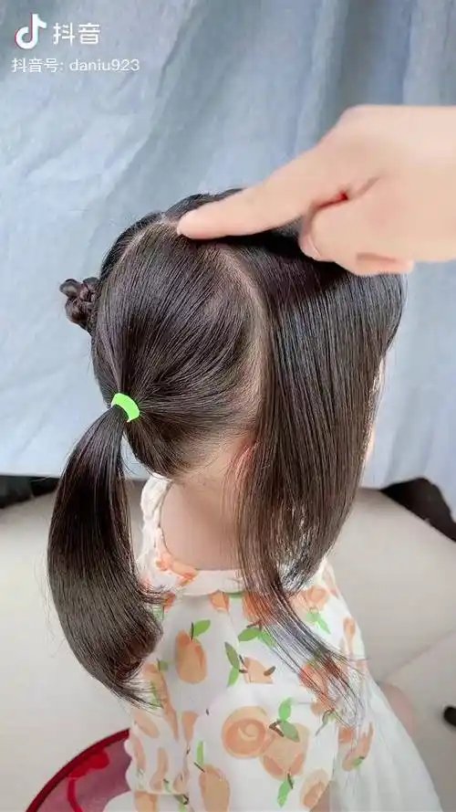 儿童发型丸子头dou小助手来了来了今天用两股扭给娃扎个丸子头太清爽