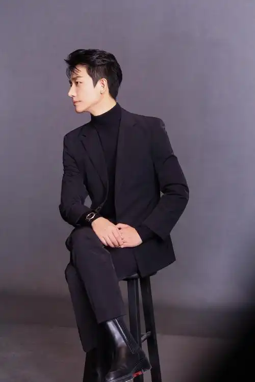 一些大家很爱的西装轩@黄轩的微博 送上,快来查收吧!