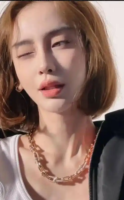 angelababy齐肩短发逆龄生长网友惊呼回到早期混血感的时期_造型_漂亮