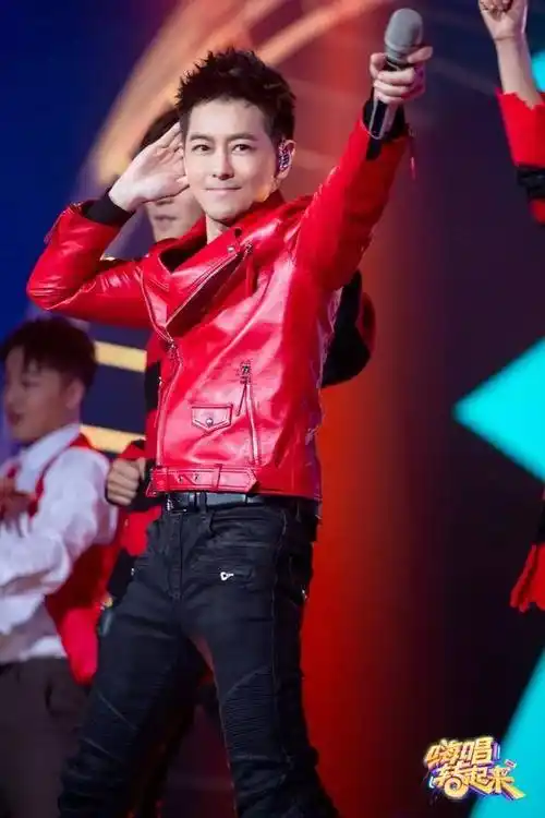 原创岁月饶过谁林志颖成不老传奇穿红色皮夹克亮相确定45岁呢