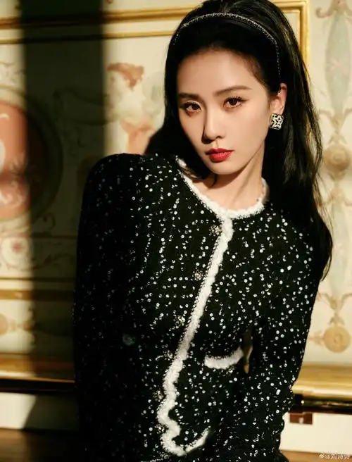 刘诗诗四月拍摄花絮曝光 轻松驾驭复古温柔风——上海热线娱乐频道