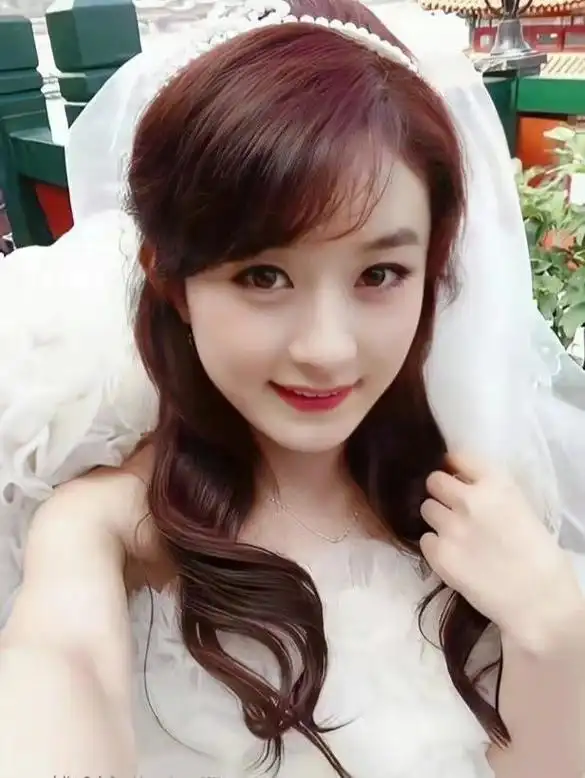 赵丽颖早期旧照,灵动自然,单纯羞涩,可爱到谁见都想"咬"一口