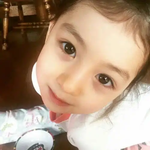 这名纯天然的韩国最可爱小女孩把网友们的心都偷走了