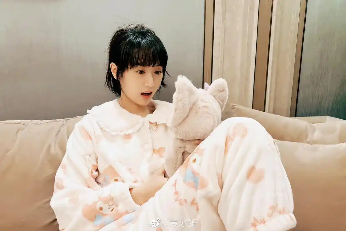 云与海袁冰妍  袁冰妍睡衣绝美照片 - 抖音