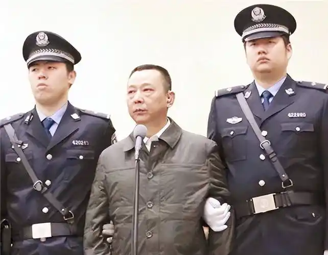 纪实:"只手遮天"的刘汉:释放弟弟只需一个电话,结局如何?